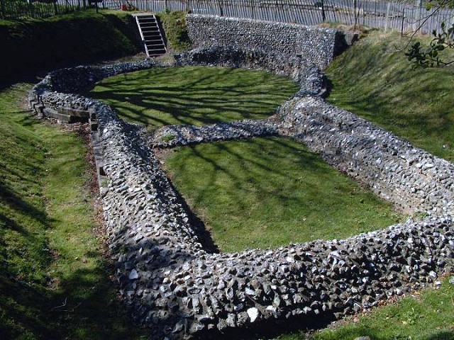 Les ruines de la chapelle templière de Douvres